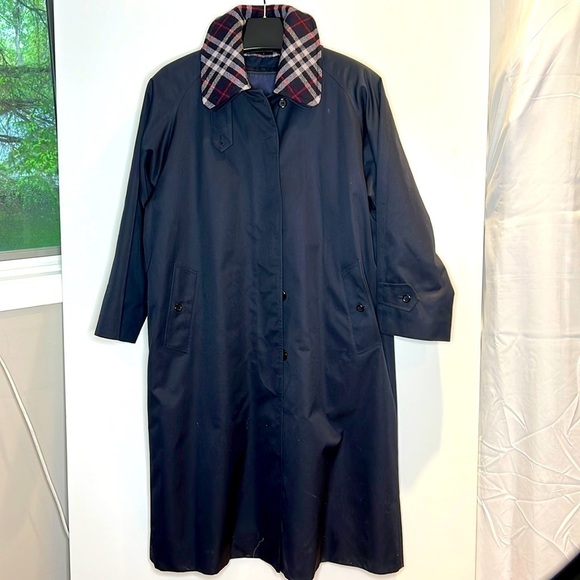 Burberry Jackets & Blazers - Burberrys Sz 10 Vintage Burberry Dark Navy Trench Coat with Wool Zipout Lining